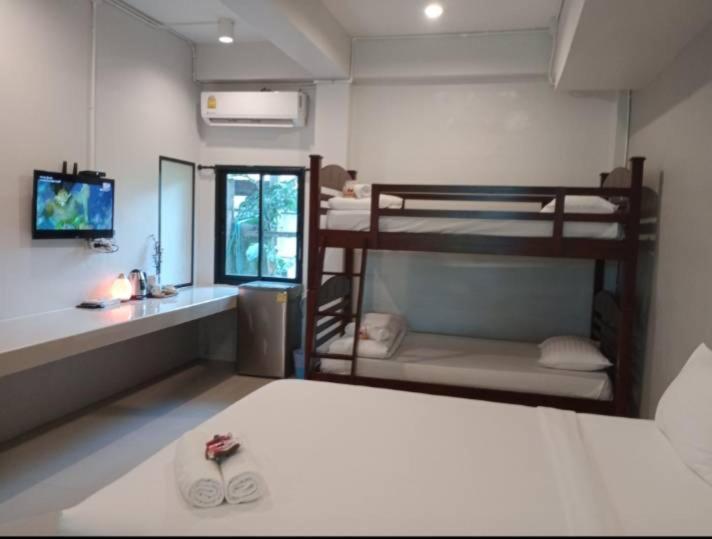 Pugdee Hotel Lang Suan Bagian luar foto