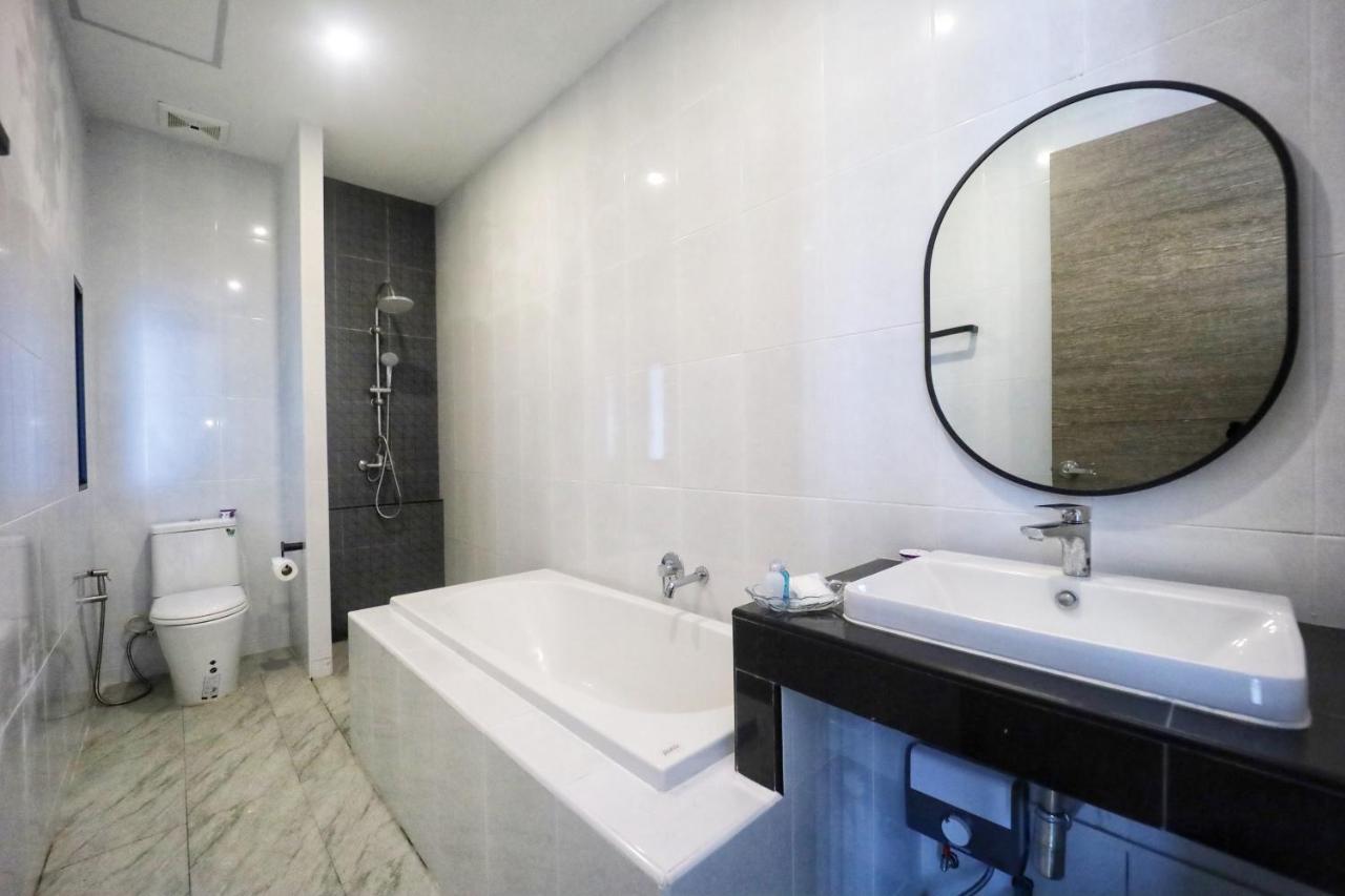 Pugdee Hotel Lang Suan Bagian luar foto
